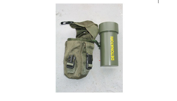 VAS/7 special containers for 3 detonators 