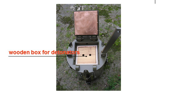 VAS/8: wooden box for detonators 